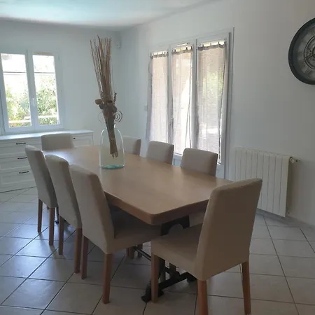 Belle A 10 Min A Pied Du Centre De Villa Monteux
